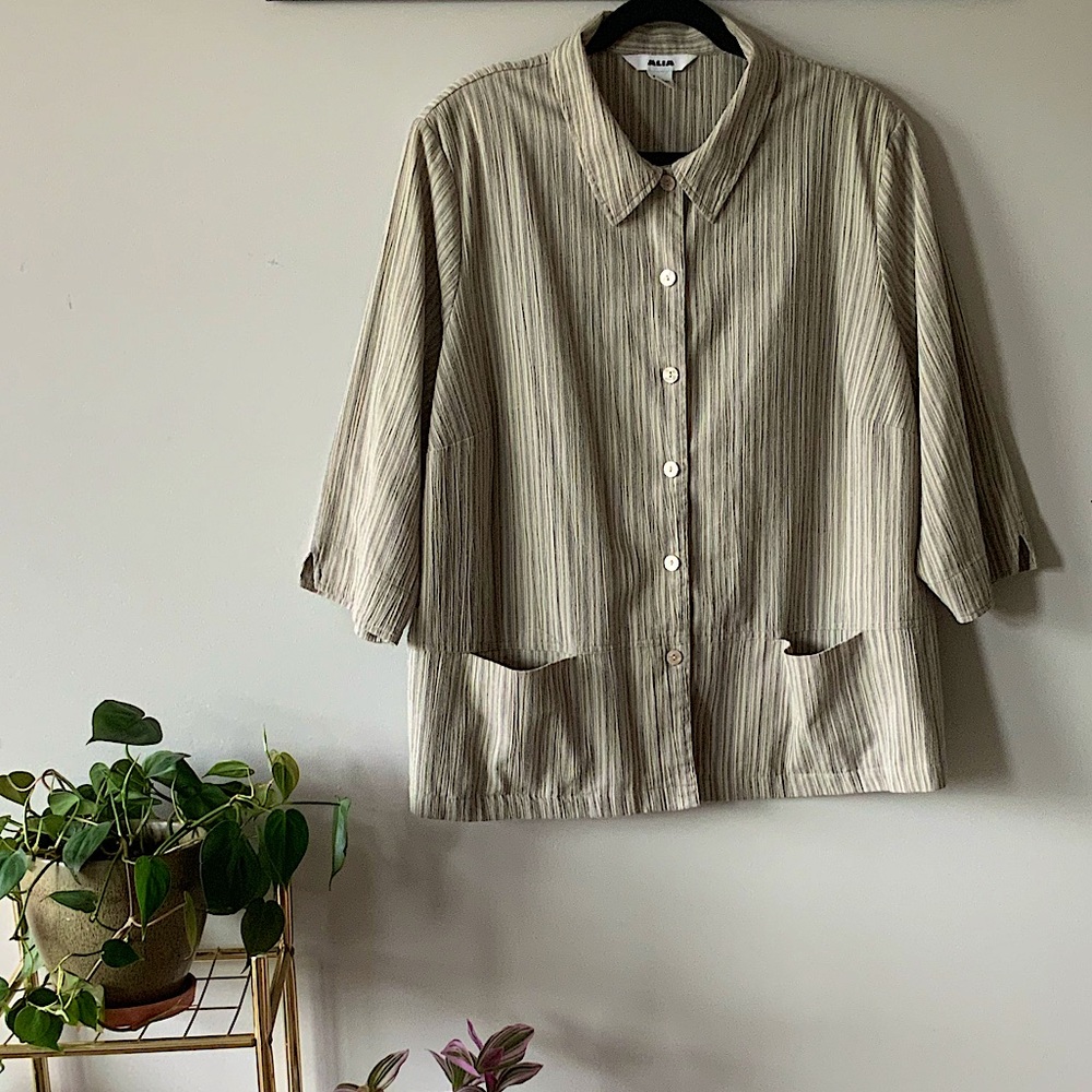 Linen Button Up Top - Picture 5 of 10